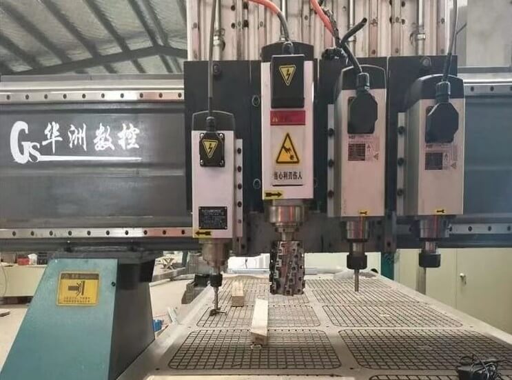 如何合理維護(hù)數(shù)控開(kāi)料機(jī),提高家具生產(chǎn)效率