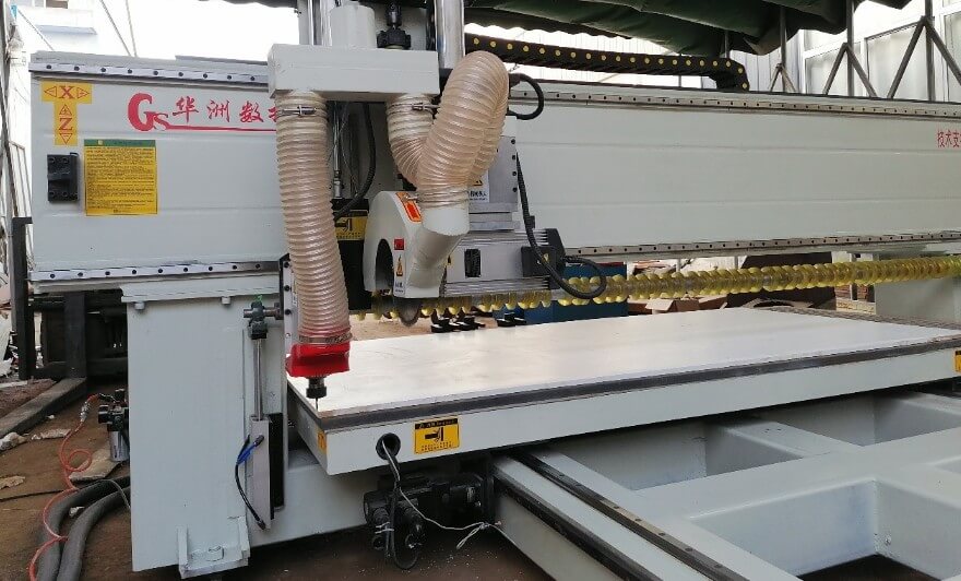 全自動數(shù)控裁板鋸操作注意事項