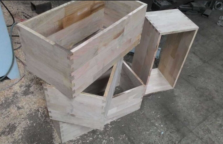 雙頭數(shù)控燕尾榫是生產(chǎn)蜂箱的小能手