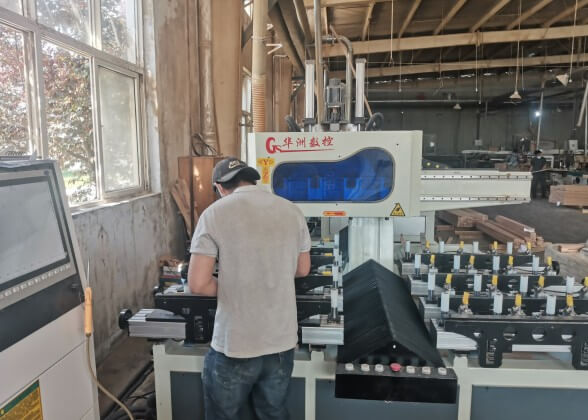 華洲數控:匠心獨運的數控榫槽機